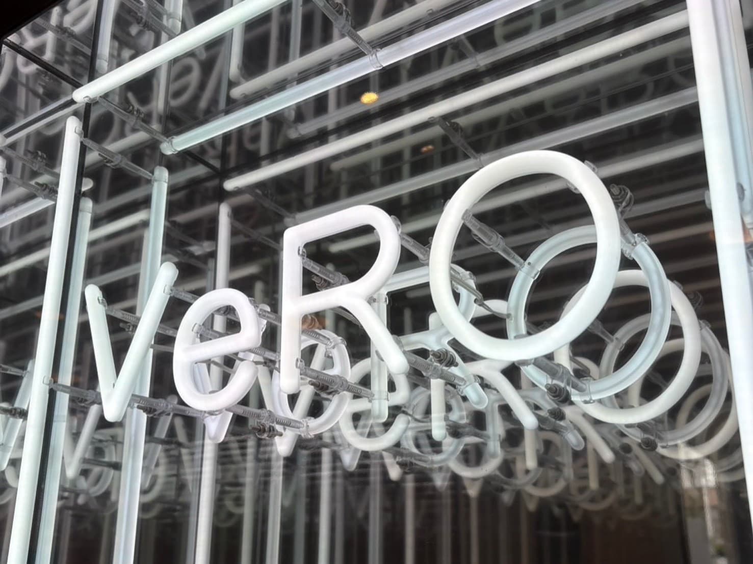 VeRO ネオンサイン